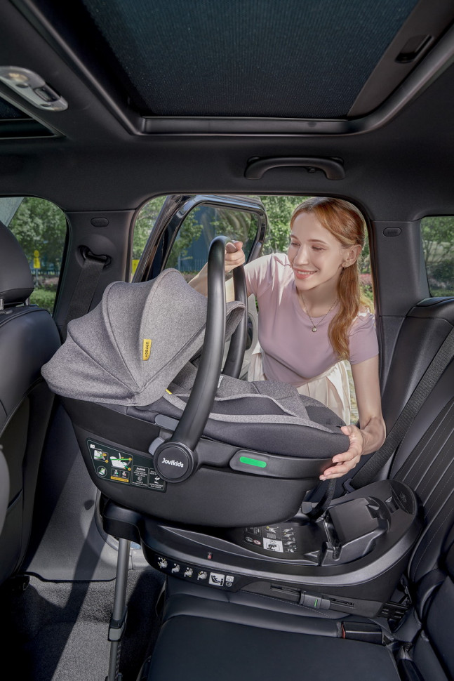 Детская коляска Peppy Soho 4 в 1 с автокреслом Jovikids Aria Black и базой Cappuccino (капучино) рама шоколад